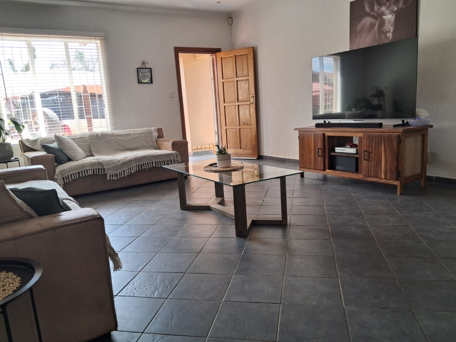 4 Bedroom Property for Sale in Waterval East North West